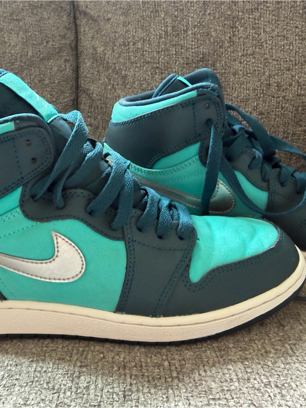 Nike Kids High-Top Sneakers in Teal and Dark Teal